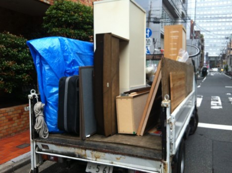 墨田区での棚やスーツケースなどの不用品回収