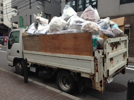 東京都練馬区の法人様の混載物のトラック積み込み後