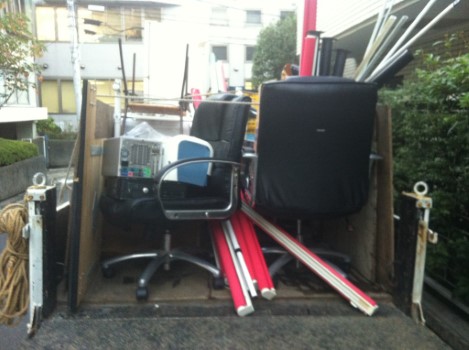 東京都港区の法人様のオフィスの引っ越しに伴う不用品回収