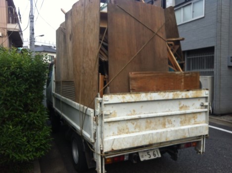 東京都小平市で物置丸ごと不用品回収後はトラック満載