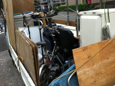 新宿区のオフィスビルから自転車や机などを不用品回収