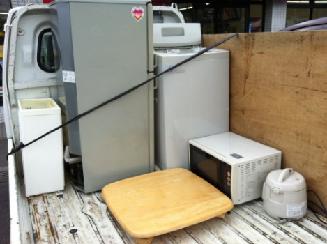 足立区での冷蔵庫、洗濯機などの不用品回収　トラックの荷台