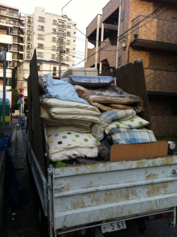 東京都板橋区の布団の不用品回収 トラック積み込み済み