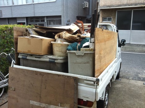 埼玉県鴻巣市の倉庫整理で出た不用品　トラックに積み込み済み